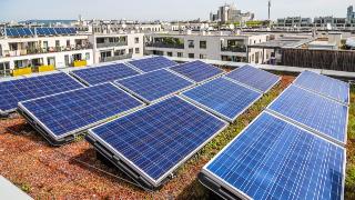 Photovoltaik-Anlage auf einem gefrnten Dach